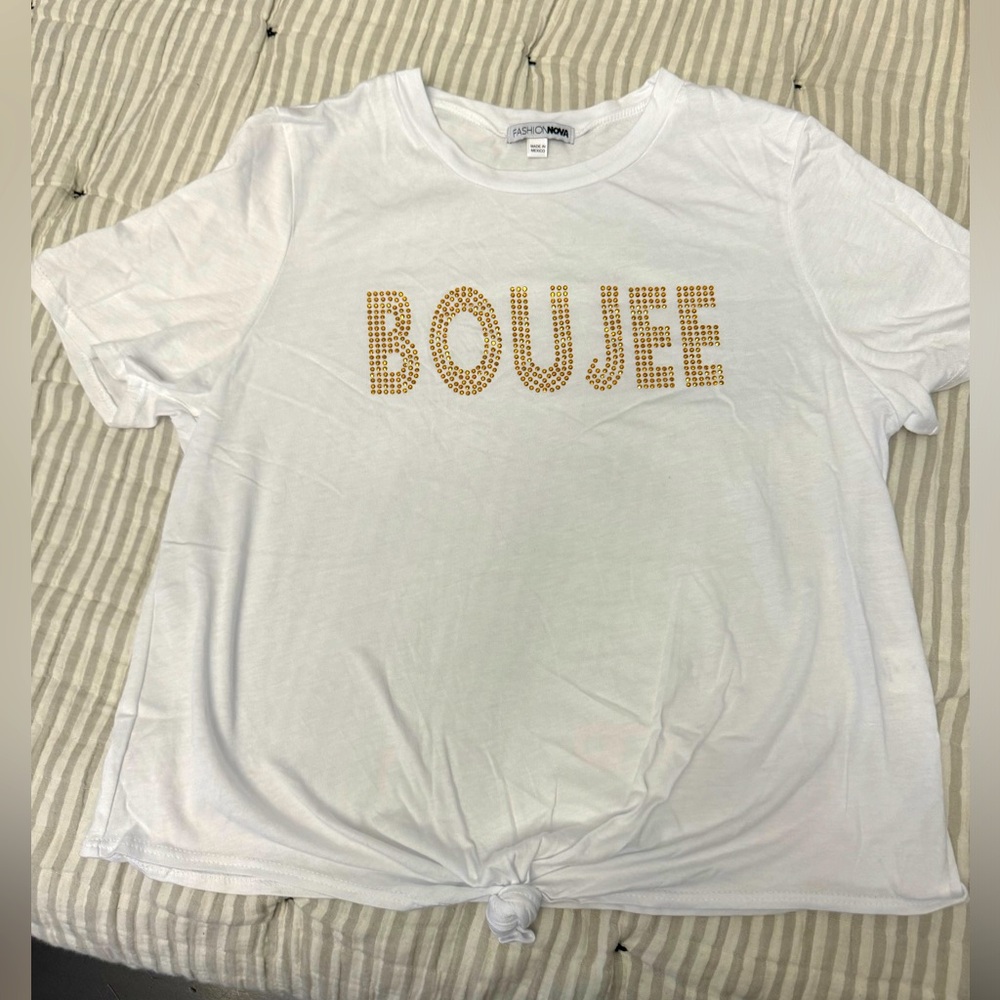 Boujee front knot t-shirt. So cute!!